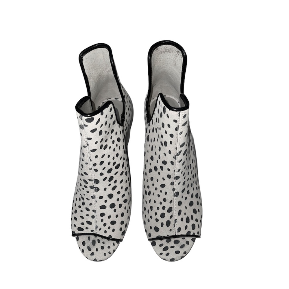Lori Goldstein Peep Toe Booties Leopard 7.5M LOGO - Picture 2 of 7